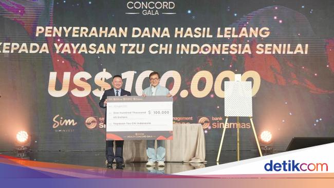 Jackie Chan Lelang Jaket Miliknya ke Nasabah Kaya RI, Laku Rp 1,5 M