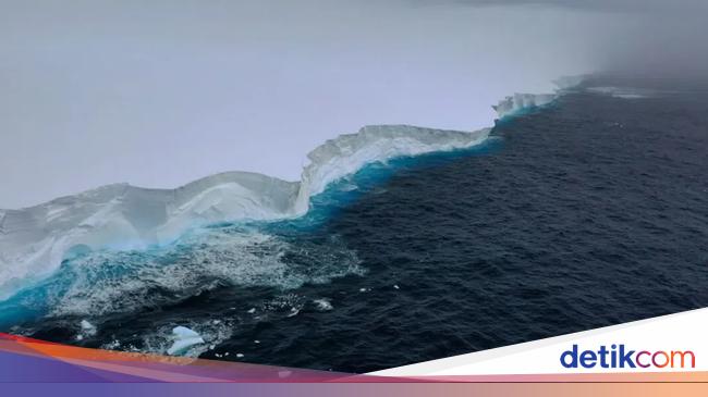 Ngeri! Gunung Es Terbesar Dunia Pecah Jadi Ribuan Keping