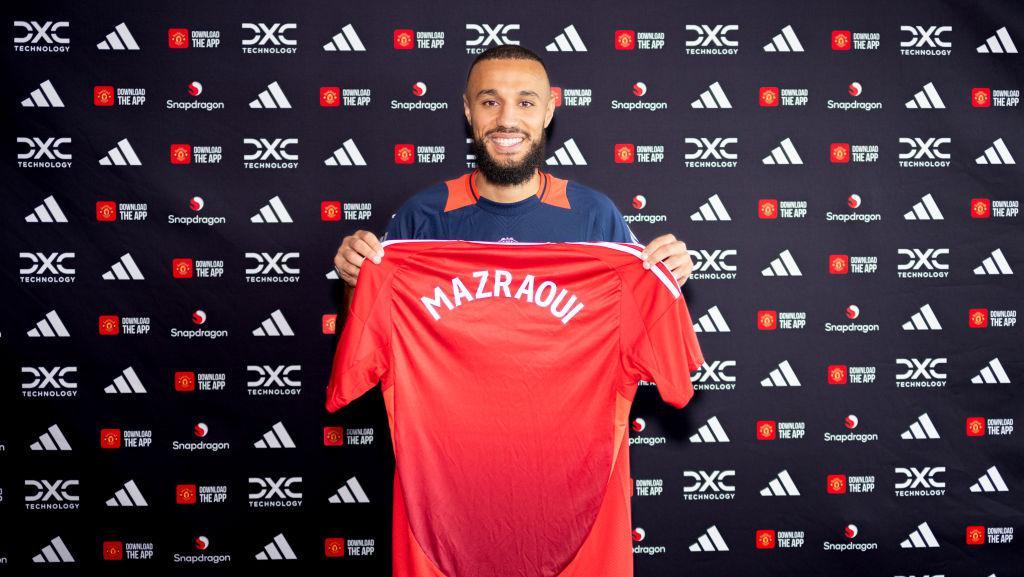 Noussair Mazraoui Jadi Pemain Anyar Manchester United