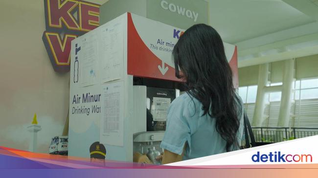 Penumpang LRT Jabodebek Bisa Isi Ulang Air Minum Gratis di Stasiun!