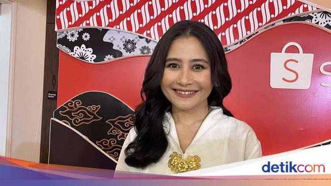 Prilly Latuconsina can wear 10 year old kids pants because of diet