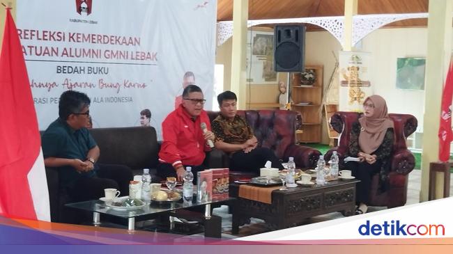 Hasto: Buku 'Merahnya Ajaran Bung Karno' Telat, Pak Jokowi Nggak Sempat Baca