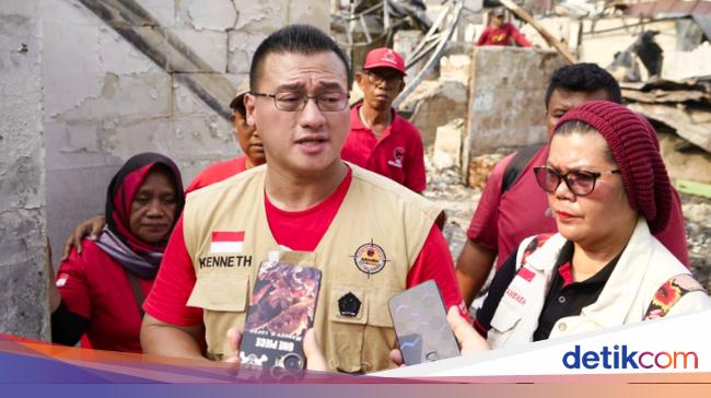 Baguna DPD PDIP DKI Jakarta Berikan Bantuan ke Korban Kebakaran Manggarai