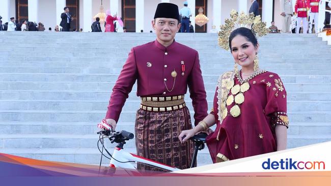 Menang Kostum Terbaik, AHY Dapat Sepeda Jokowi: Spesial Ada Tulisannya