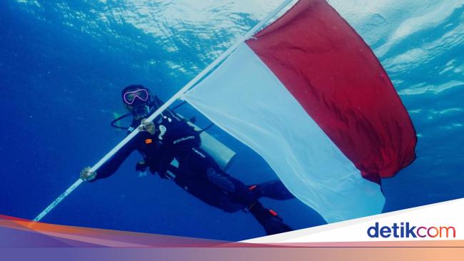 HUT Ke-79 RI, Pertamina Kibarkan Bendera di Bawah Laut-Beri Beasiswa