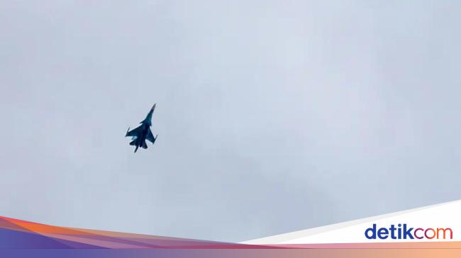 危险!美国联军战斗机在叙利亚逼近俄罗斯侦察机 危险!美国联军战斗机在叙利亚逼近俄罗斯侦察机