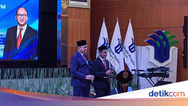 Tangis Bahlil Tak Terbendung Usai Serahkan Jabatan Menteri Investasi ke Rosan