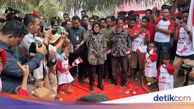 Kunjungi Suku Anak Dalam di Jambi, Risma Buatkan Tempat Tinggal-Ternak Ikan