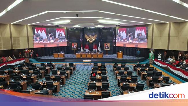 Baju Dinas Anyar Para Legislator Jakarta hingga Rp 2,5 Miliar