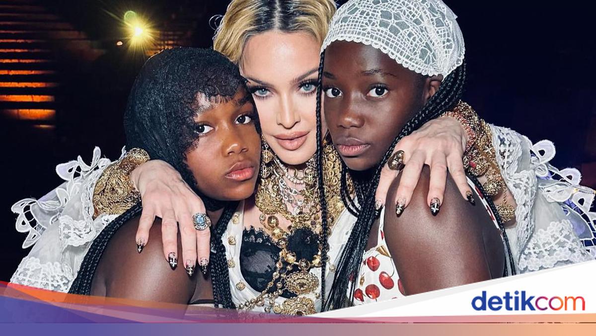 Foto Langka Madonna dan ke6 Anak Saat Ultah, Rayakan Bareng Pacar Brondong