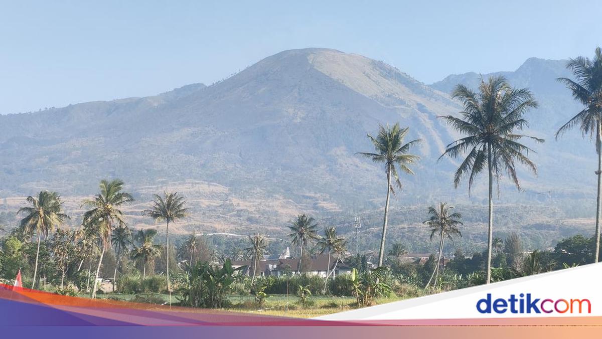 Remaja MR dari Garut ditemukan linglung tanpa pakaian setelah hilang saat mencari serangga di Gunung Guntur. Penyelidikan masih berlangsung.

Via @detikjabar_