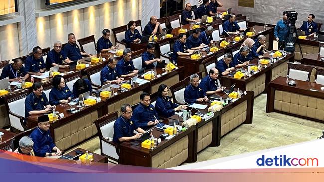 Sri Mulyani Kenalkan Keponakan Prabowo di Komisi XI DPR: Panggilnya Tommy