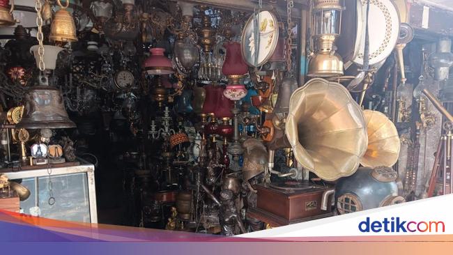 Ada Mesin Tik-Gramaphone, Ini Asal Barang Jadul di Pasar Antik Menteng