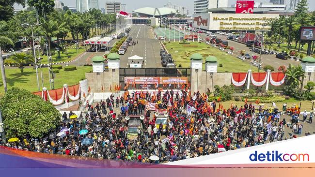 Ada Demo Besar di DPR, Ekonom Wanti-wanti Hal Ini ke Pemerintah