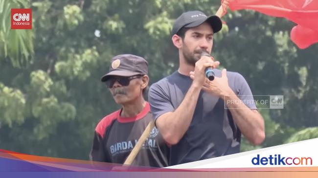 Saat Komika hingga Reza Rahadian Ikut Orasi di Demo Revisi UU Pilkada