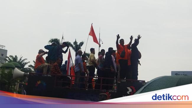 Botol Beterbangan ke Habiburokhman Cs, Massa: Hati-hati Provokasi!