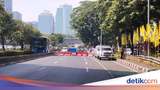 Jalan Gatsu Arah DPR Dialihkan Imbas Demo Revisi UU Pilkada