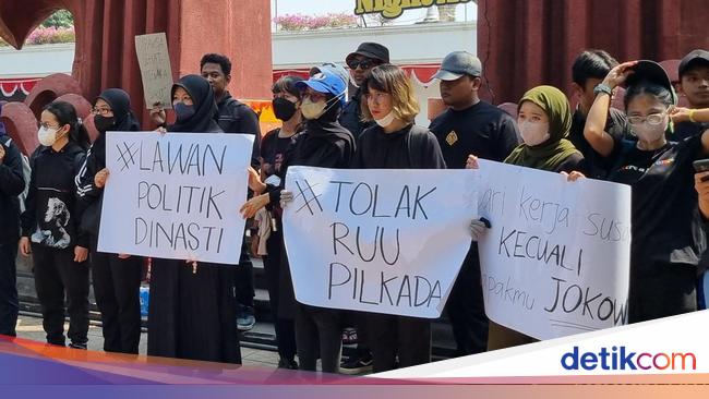 Massa Aksi Tolak Revisi UU Pilkada di Surabaya: Mari Suarakan Kekesalan!