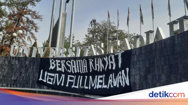 Mahasiswa UGM Demo 'Jogja Memanggil', Desak DPR Batalkan Revisi UU Pilkada