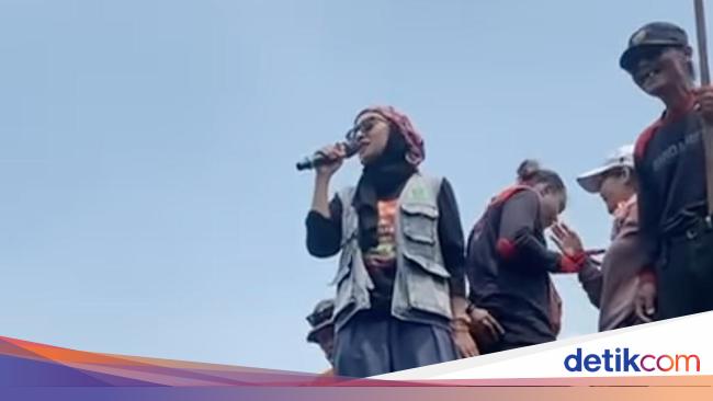 Chiki Fawzi Orasi Wakili Perempuan Demo di DPR yang Mules Satu Rumah