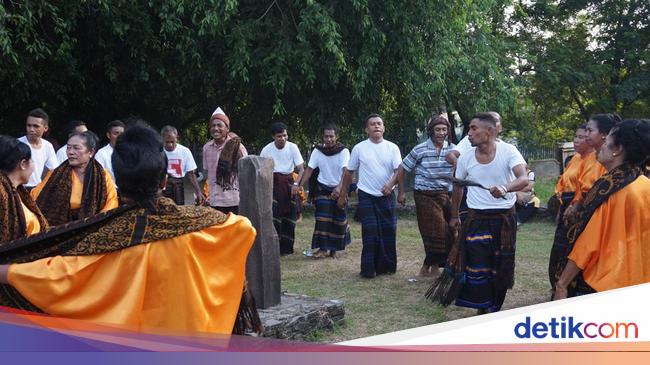 Tari Gawi Asal Ende: Sejarah, Fungsi, Kostum, Pola Lantai, dan Keunikan