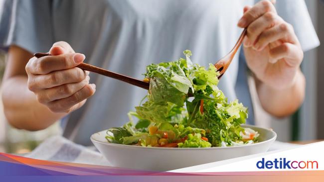 Ahli Gizi Tak Sarankan Makan Salad Malam Hari Karena Hal Ini