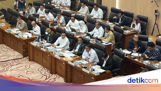 Anggota DPR Singgung Tambang Ilegal, Bahlil Minta Rapat Tertutup