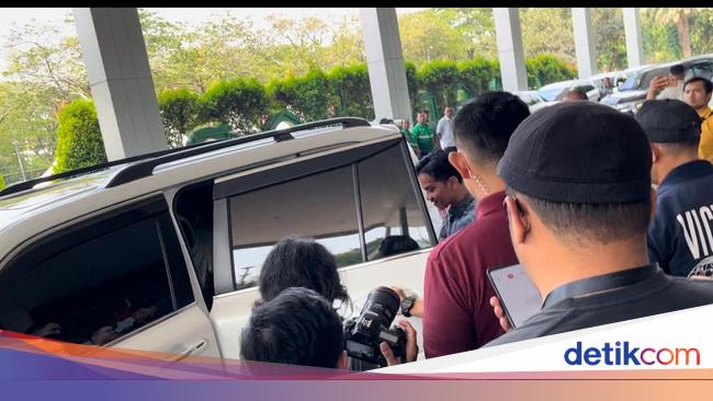 Ternyata Segini Pajak SUV Miliaran yang Ditumpangi Gibran