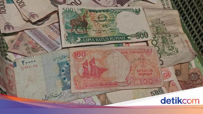 Ada Uang Kuno Hingga Uang Bhutan di Pasar Loak Jatinegara, Berapa Harganya?