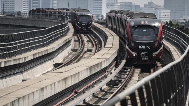 LRT Gangguan dan Sempat Berhenti, Penumpang Dievakuasi di Bekasi