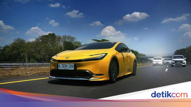 Toyota Prius Hybrid Digeber Jakarta-Yogyakarta, Konsumsi BBM-nya Bikin Bahagia
