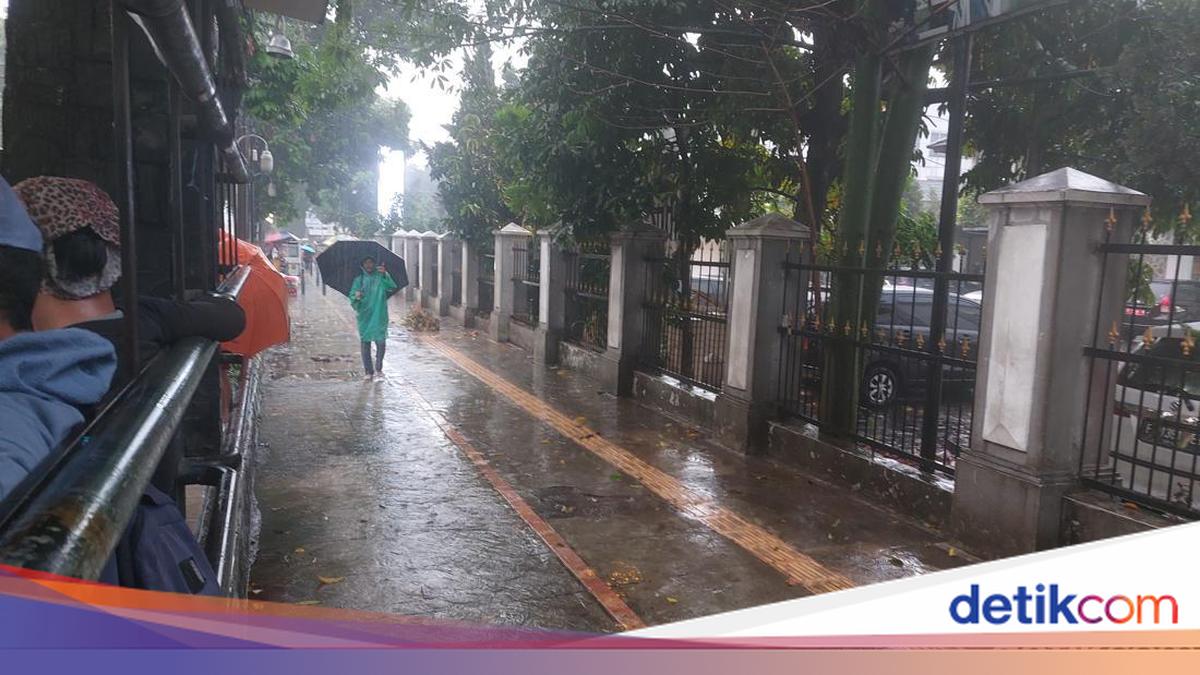Musim Hujan 2025/2026 Datang Lebih Cepat dan Lama, Ini Peringatan BMKG