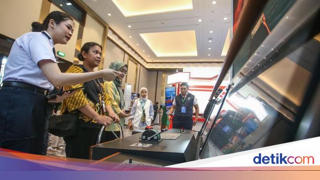 Senangnya Pengunjung Hub Space Jajal Simulator Nakhoda Kapal Tanker