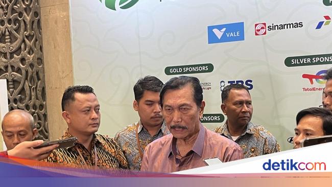 Respons Luhut soal Subsidi KRL Berbasis NIK