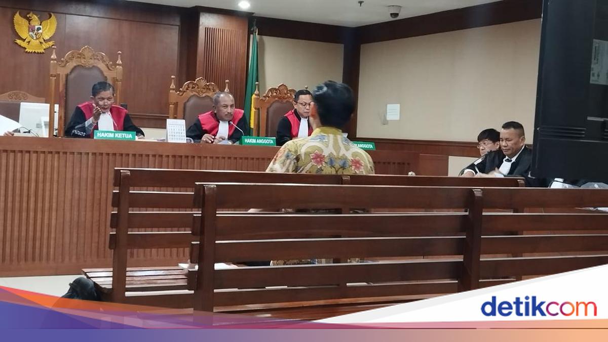 Hotman Paris Celetuk 'Tak Waras' di Sidang Budi Said, Hakim Beri Teguran