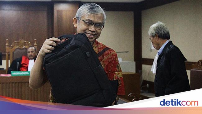 Eks GM Antam Dituntut 7 Tahun Bui di Kasus Korupsi Jual Beli Emas Rp 92 M