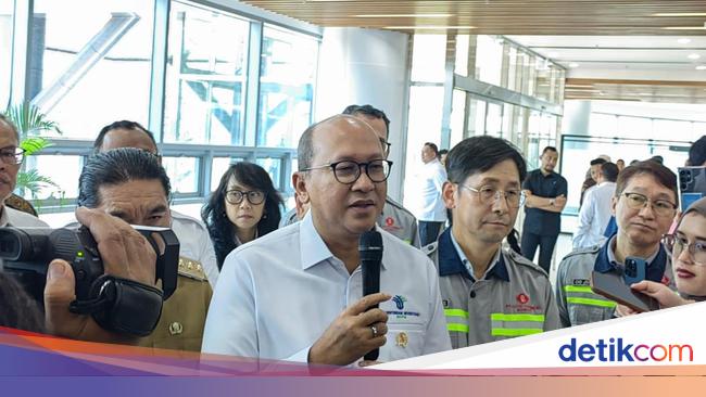 Rosan Tinjau Proyek Lotte Rp 60 T di Banten yang Bakal Beroperasi Maret 2025