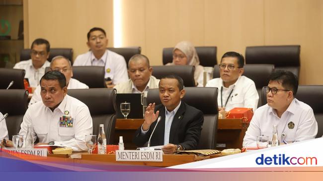 Bahlil Bantah Keras Tony Fernandes soal Avtur RI Termahal