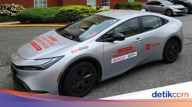 Irit Banget! Konsumsi BBM Toyota Prius Tembus 39 km/liter, Masuk Rekor Dunia