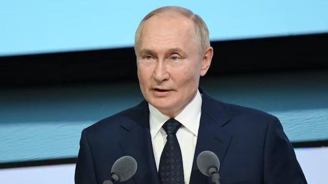 Putin Ucapkan Selamat ke Trump Menang Pilpres AS