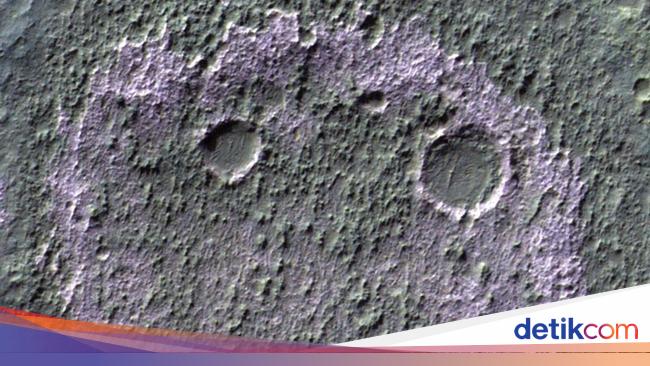 天文学者、火星に笑顔の形を発見、その説明はこうだ