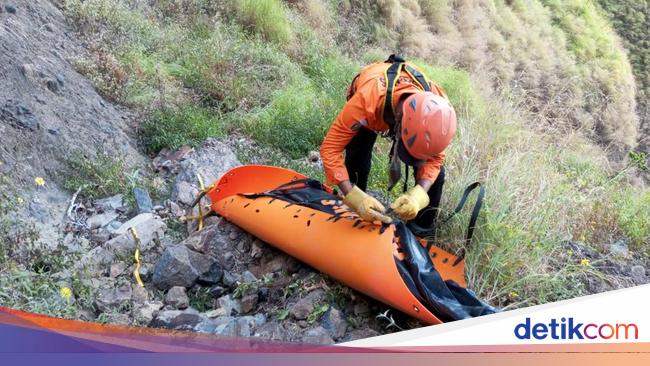 Pendaki Merapi Tewas Terjepit Batu di Jurang