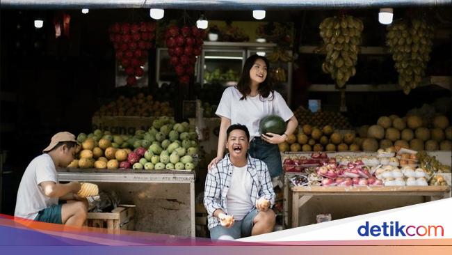 Keseruan Dustin Tiffani Pre-Wedding di Pasar hingga Makan Es Krim