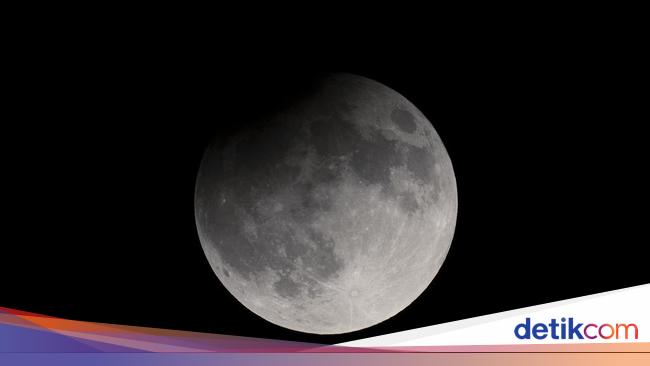 月は地球から遠ざかります、それはどうですか？