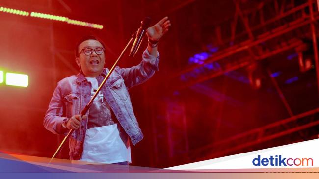 Dearly Dave menghapus foto bersama Ari Lasso di Instagram