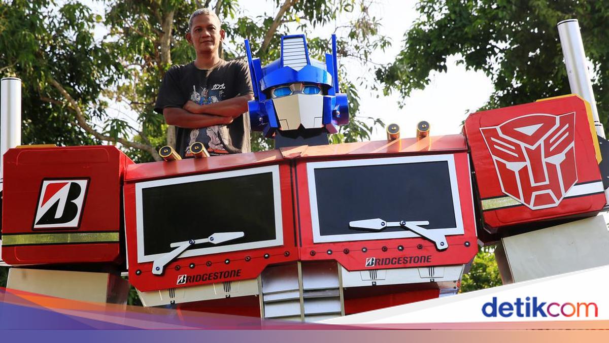 Aksi Kreatif Bikin Robot Gundam Raksasa Terkenal