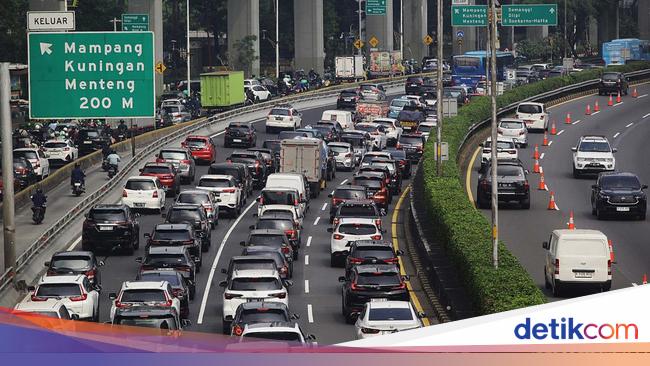 Lalin di Sejumlah Titik Tol Arah Jakarta Macet Pagi Ini