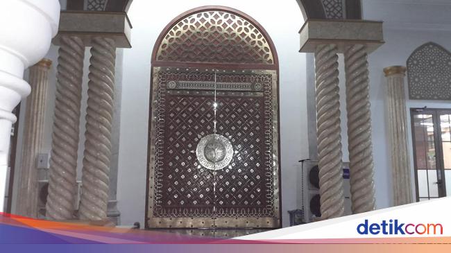 Masjid Agung Karawang Padukan Arsitektur Timur Tengah dan Budaya Sunda