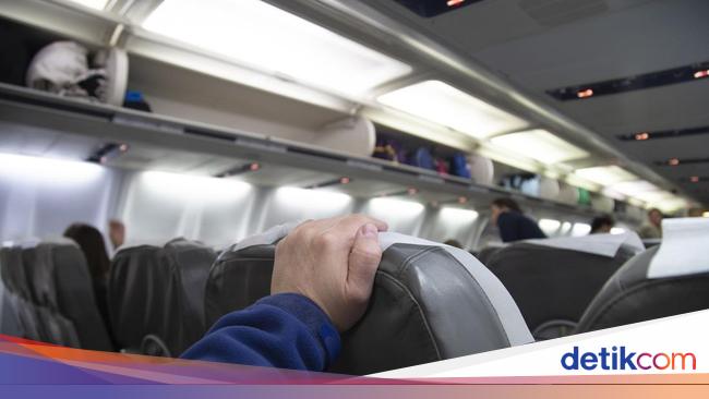 Mengapa Pramugari Pesawat Perlu Mengecek Ulang Boarding Pass?