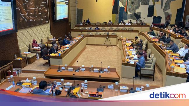 DPR-Pemerintah Sepakat Kepala Daerah Bersengketa Dilantik Setelah Putusan MK